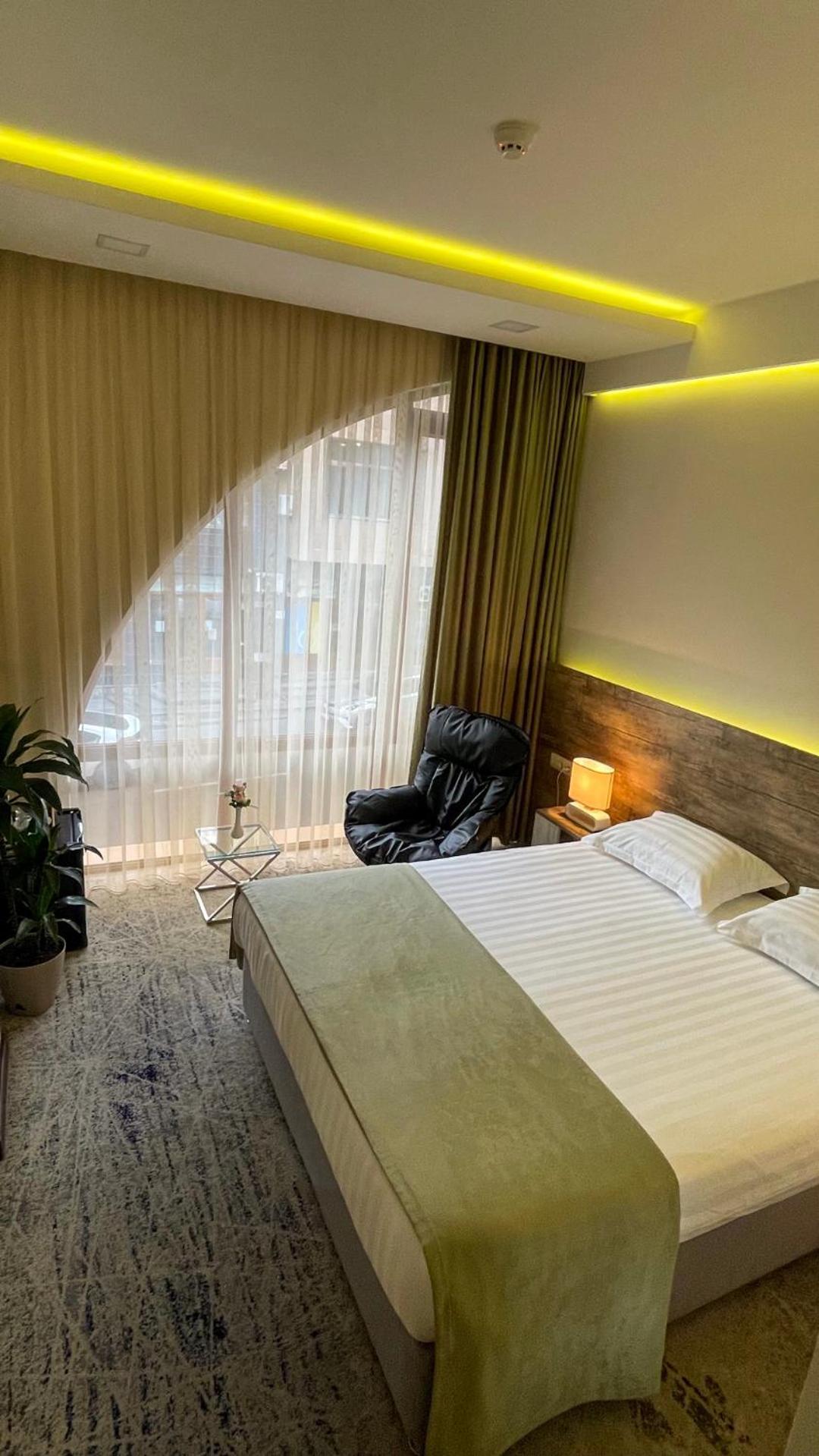 Rg Boutique Hotel Yerevan Bagian luar foto
